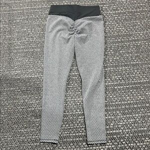 Scrunched Butt Leggings Grey & White